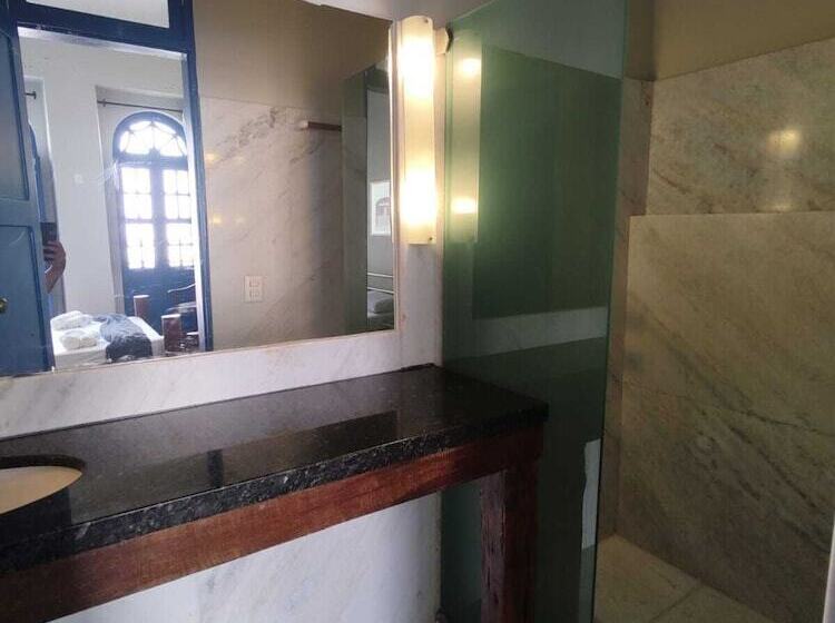 Lüks Üç Kişilik Oda, Villa Salvador