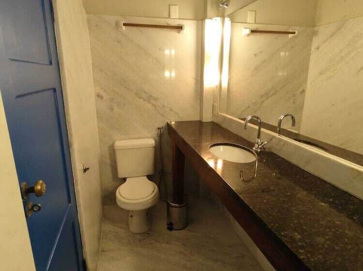 Lüks Üç Kişilik Oda, Villa Salvador