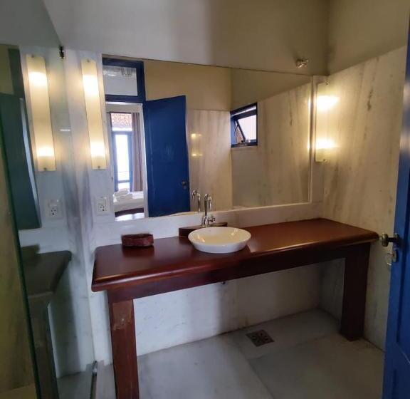 Deniz Manzaralı Balkonlu Delüks Oda, Villa Salvador