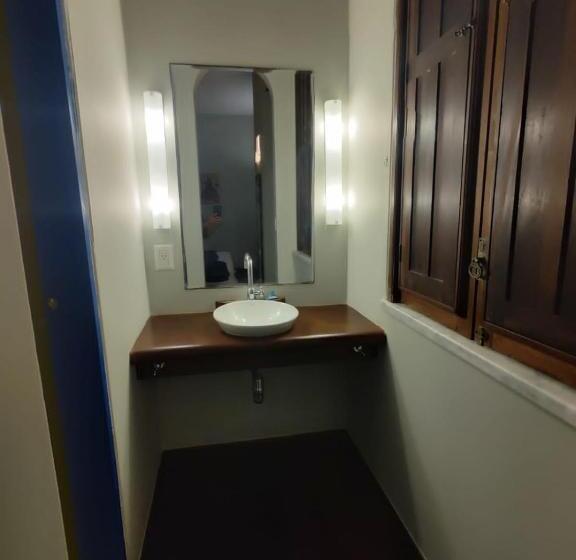 Standart Oda, Villa Salvador