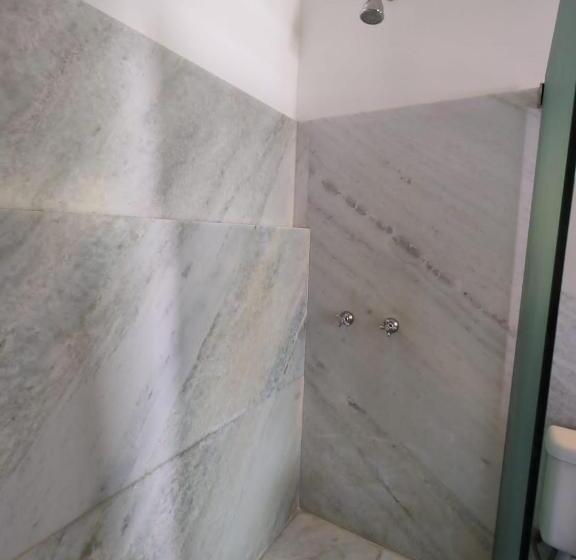 Lüks Üç Kişilik Oda, Villa Salvador