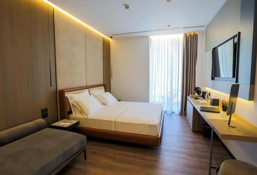 اتاق خانوادگی با چشم‌انداز کوه, Nassau