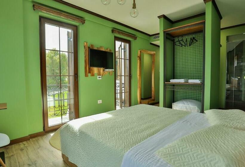 غرفة قياسية, Vila Strugu