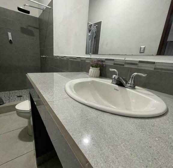 اتاق لوکس سه تخته, Boutique Los Pinos