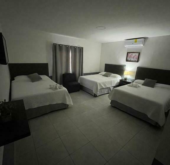 اتاق لوکس سه تخته, Boutique Los Pinos