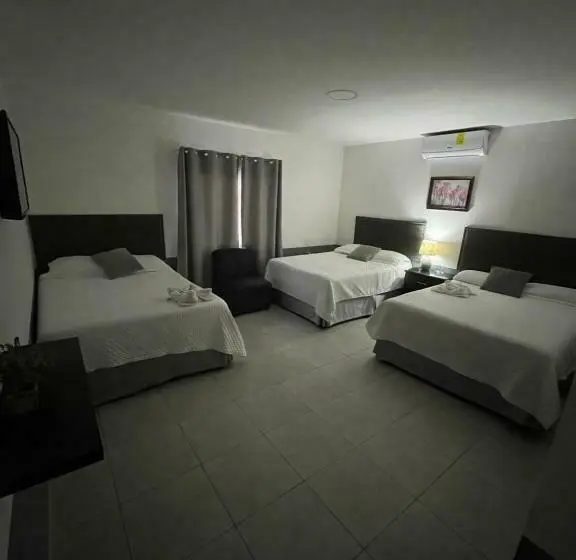 اتاق لوکس سه تخته, Boutique Los Pinos