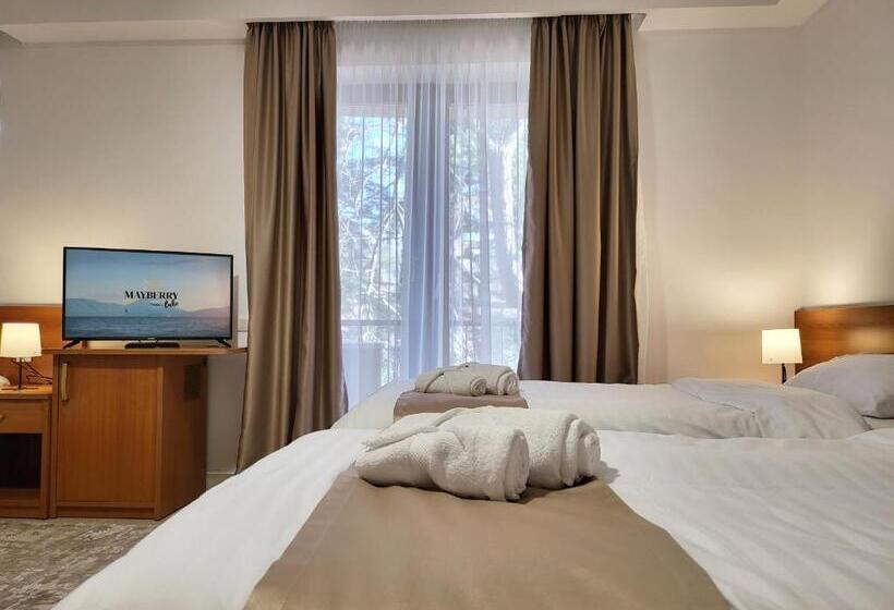 اتاق استاندارد سه تخته با بالکن, Mayberry Lake   Villa Medijapark