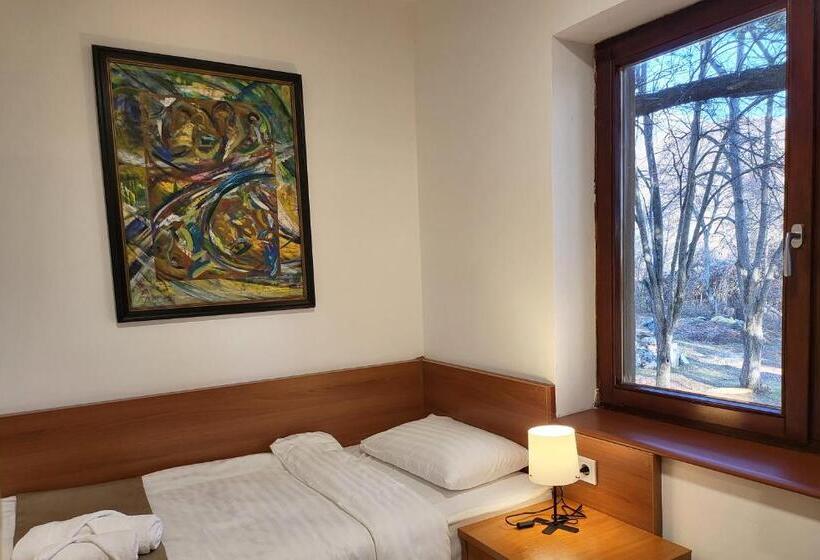 اتاق استاندارد چهارنفره با بالکن, Mayberry Lake   Villa Medijapark