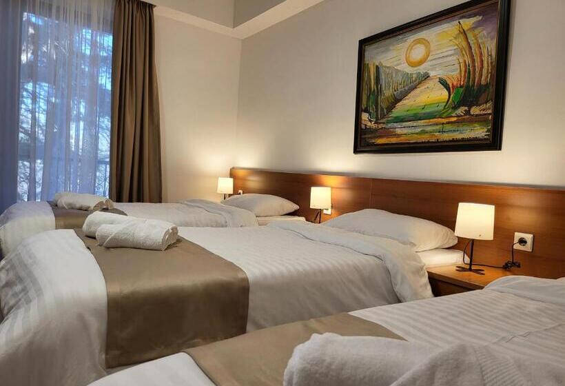 اتاق استاندارد چهارنفره با بالکن, Mayberry Lake   Villa Medijapark