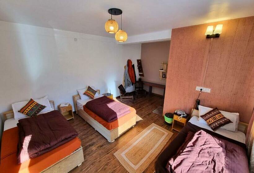 מיטה בחדר משותף, The Bunker Burwa Manali