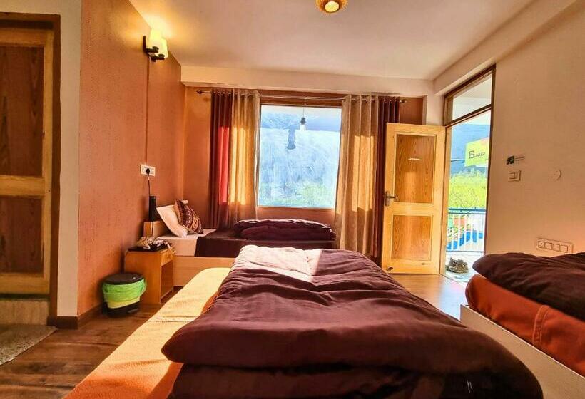 מיטה בחדר משותף, The Bunker Burwa Manali