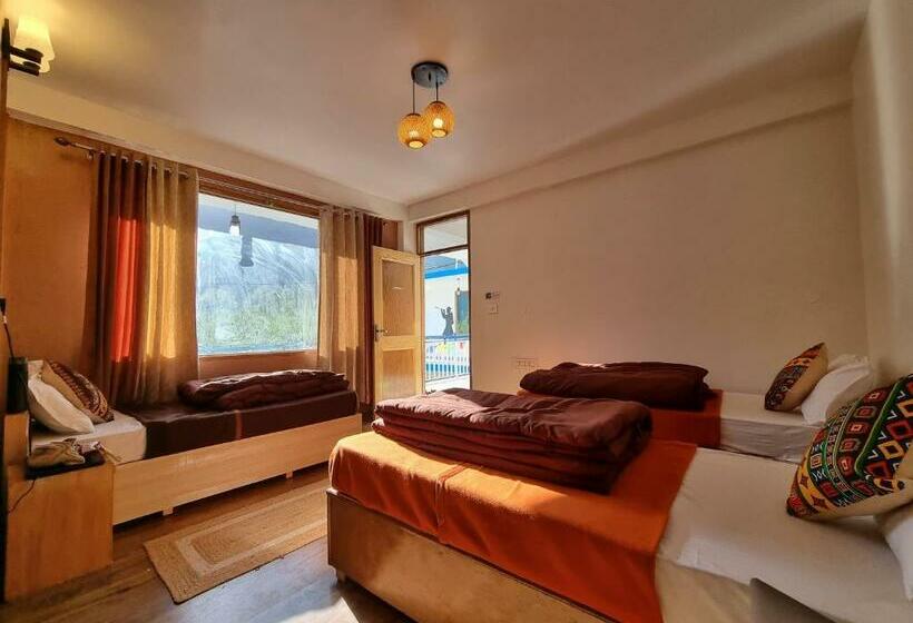מיטה בחדר משותף, The Bunker Burwa Manali