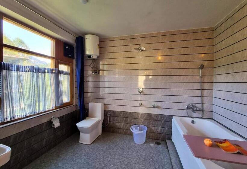 חדר דלוקס, The Bunker Burwa Manali