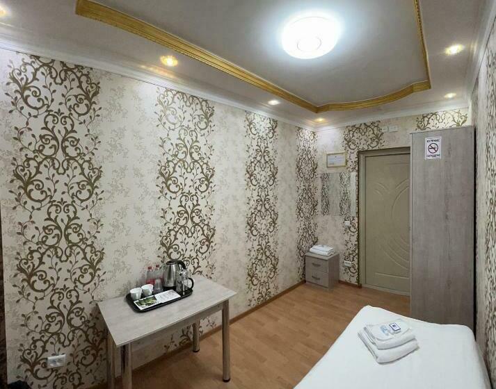 Habitació Economy Individual, Diyora Hostel