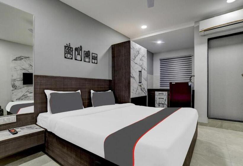 חדר קלאסי לשלושה, O Dev S Inn