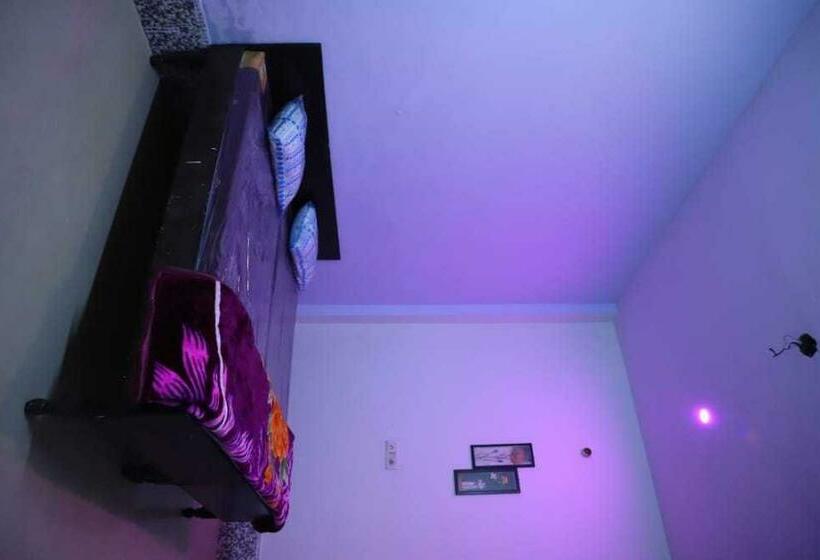 Трехместный Номер Классика, Spot On Deepanshi Guest House