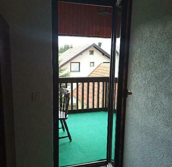 اتاق استاندارد سه نفره, Sobe I Apartmani Dragović