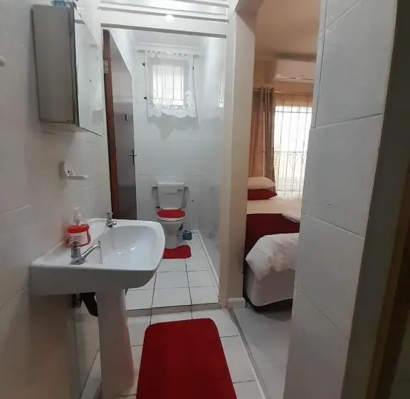 ４ベッドルームハウス, The Family And Prayer Guesthouse