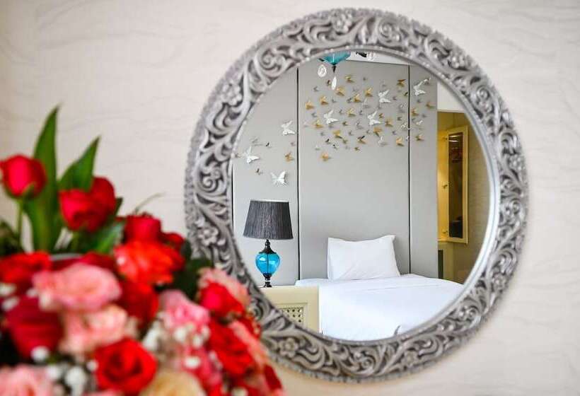 اتاق لوکس سه تخته, California Saigon Hotel & Rooftop Pool