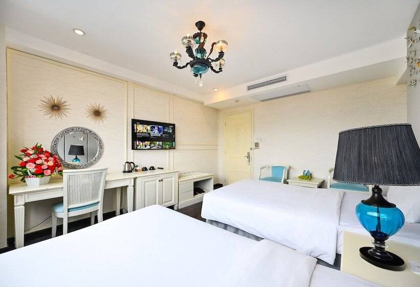 اتاق لوکس سه تخته, California Saigon Hotel & Rooftop Pool