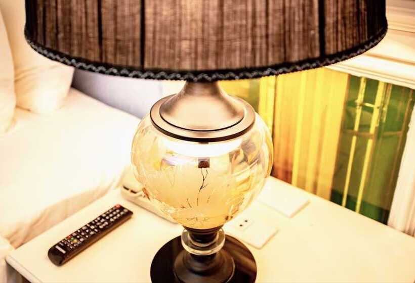 اتاق لوکس سه تخته, California Saigon Hotel & Rooftop Pool