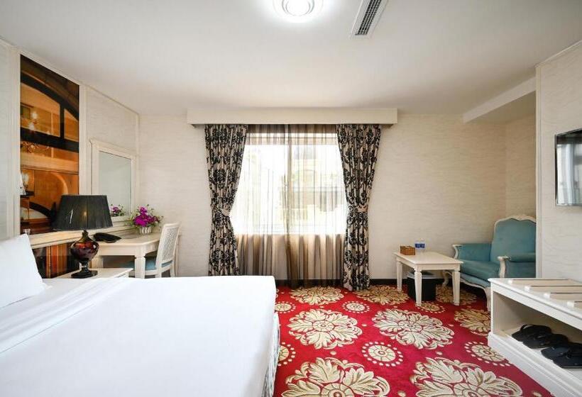 اتاق استاندارد با تخت بزرگ, California Saigon Hotel & Rooftop Pool