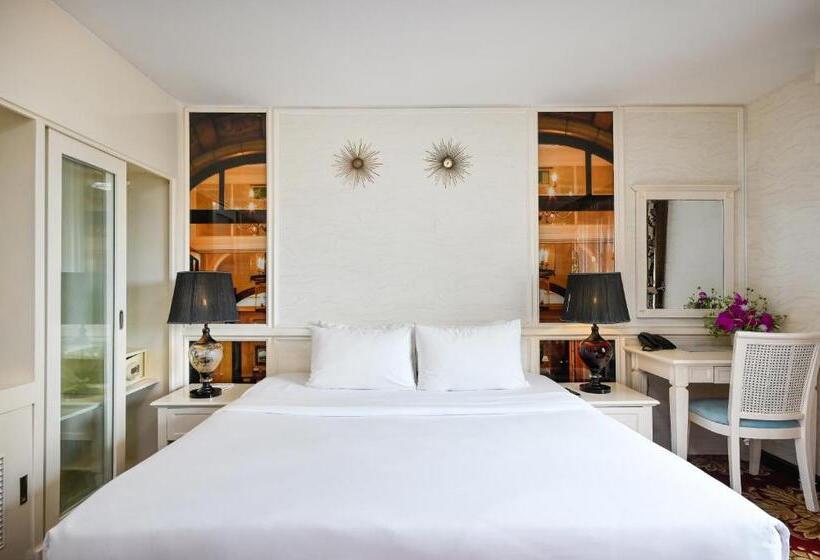 اتاق استاندارد با تخت بزرگ, California Saigon Hotel & Rooftop Pool