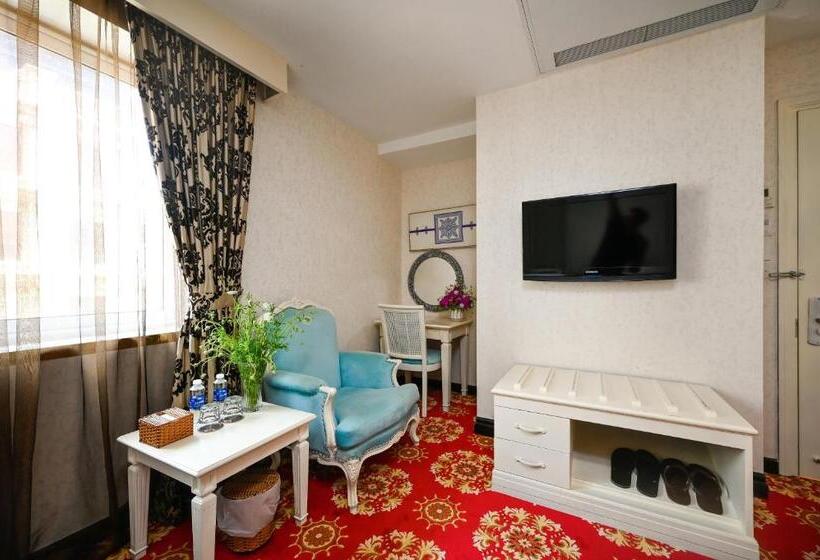 اتاق استاندارد با چشمانداز, California Saigon Hotel & Rooftop Pool