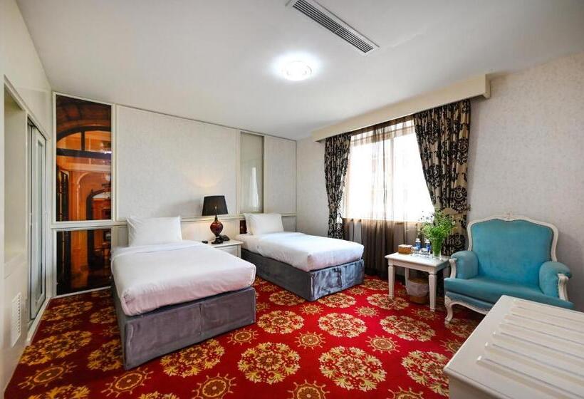 اتاق استاندارد با چشمانداز, California Saigon Hotel & Rooftop Pool