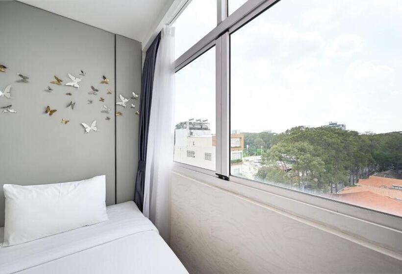 اتاق استاندارد با چشمانداز, California Saigon Hotel & Rooftop Pool
