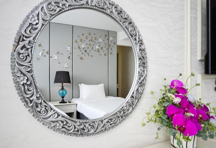 اتاق استاندارد با چشمانداز, California Saigon Hotel & Rooftop Pool