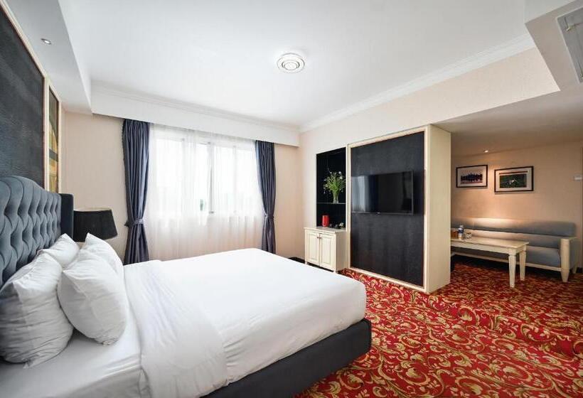 مجموعه ویستا شهر, California Saigon Hotel & Rooftop Pool