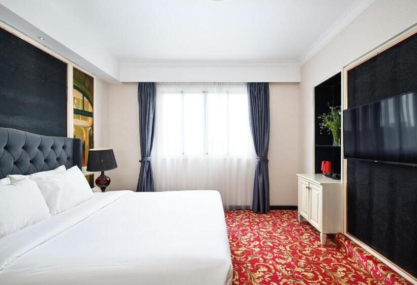 مجموعه ویستا شهر, California Saigon Hotel & Rooftop Pool