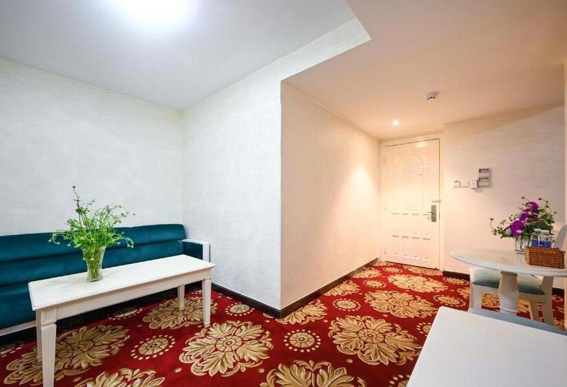 مجموعه ویستا شهر, California Saigon Hotel & Rooftop Pool