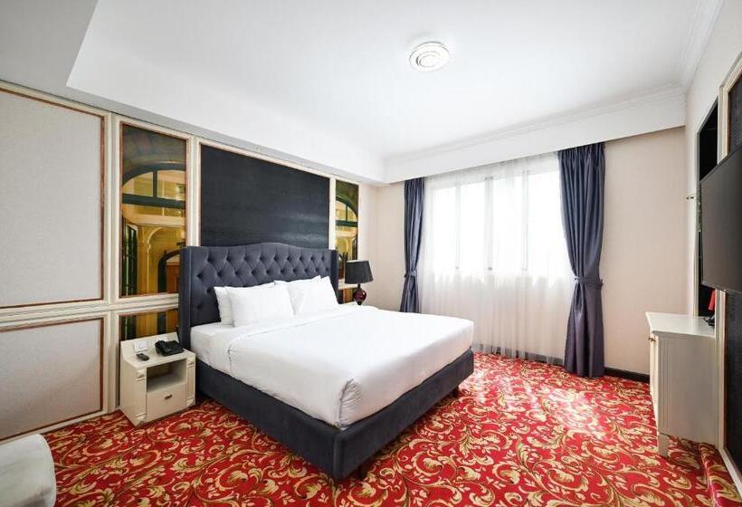 مجموعه ویستا شهر, California Saigon Hotel & Rooftop Pool