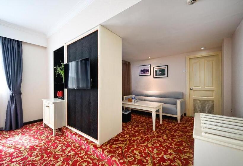 مجموعه ویستا شهر, California Saigon Hotel & Rooftop Pool