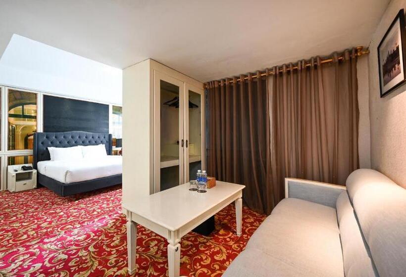 مجموعه ویستا شهر, California Saigon Hotel & Rooftop Pool