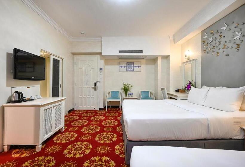 اتاق لوکس سه تخته, California Saigon Hotel & Rooftop Pool