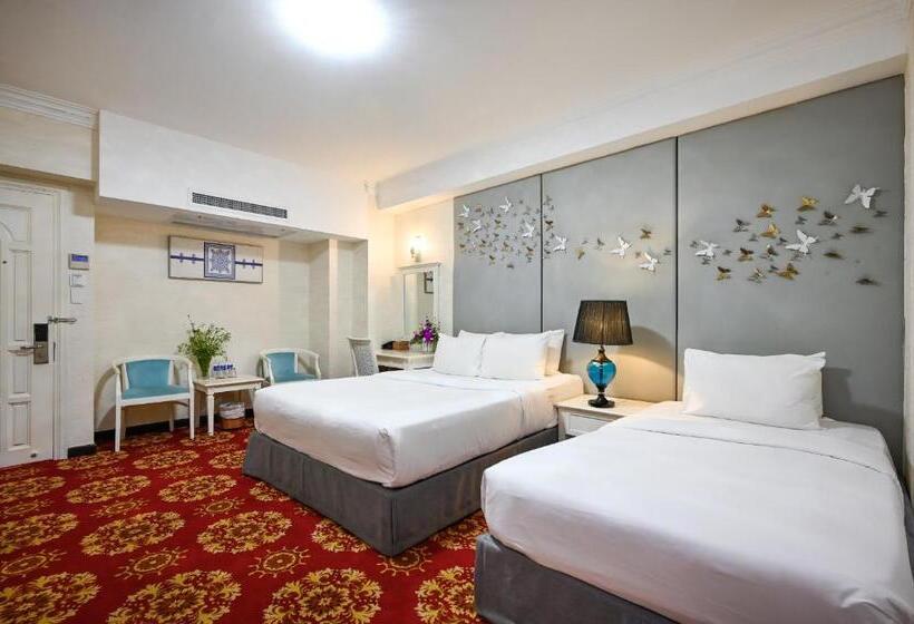 اتاق لوکس سه تخته, California Saigon Hotel & Rooftop Pool