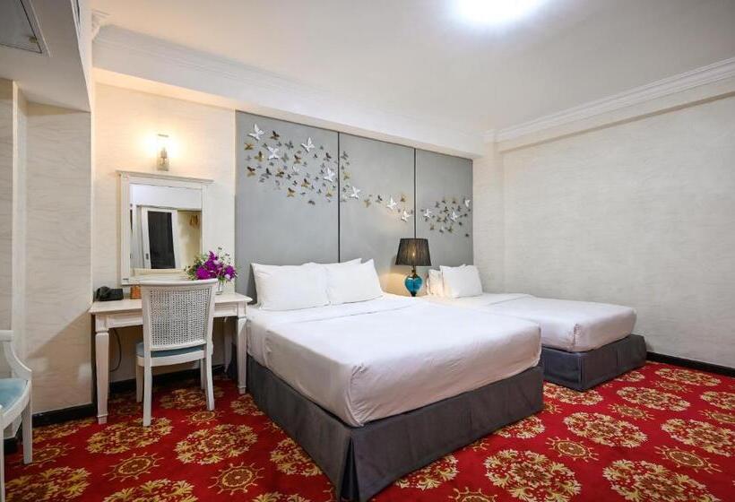 اتاق لوکس سه تخته, California Saigon Hotel & Rooftop Pool