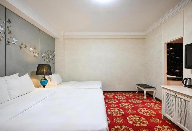 اتاق لوکس سه تخته, California Saigon Hotel & Rooftop Pool