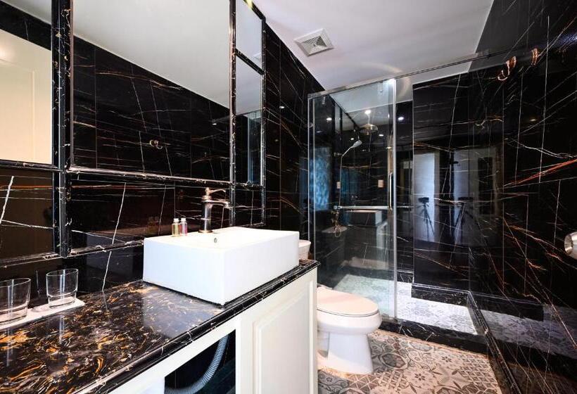 سوییت جونیور لوکس, California Saigon Hotel & Rooftop Pool