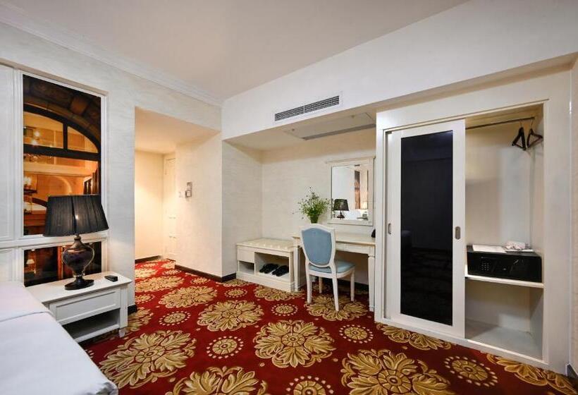 سوییت جونیور لوکس, California Saigon Hotel & Rooftop Pool