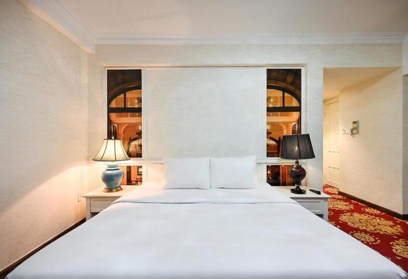 سوییت جونیور لوکس, California Saigon Hotel & Rooftop Pool