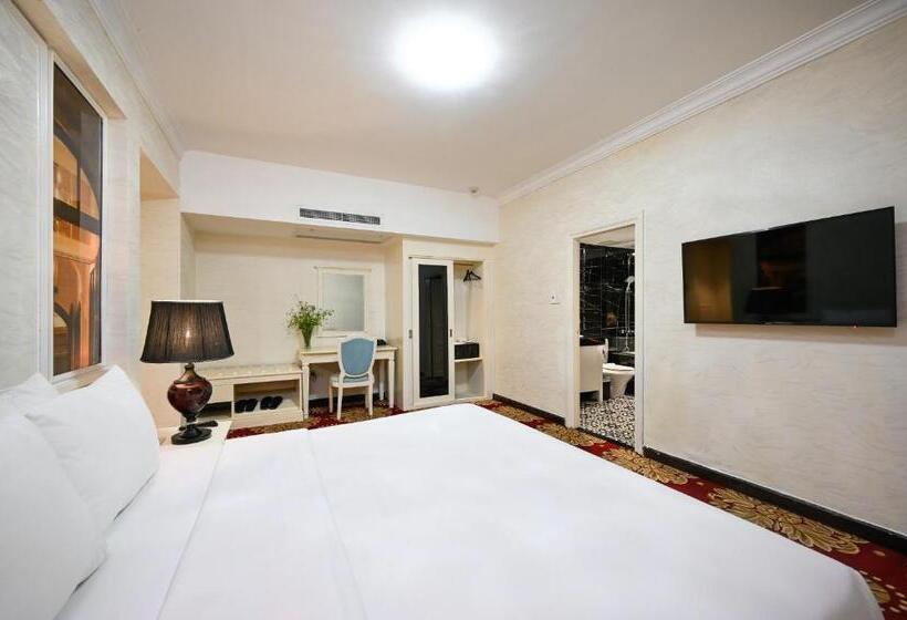 سوییت جونیور لوکس, California Saigon Hotel & Rooftop Pool