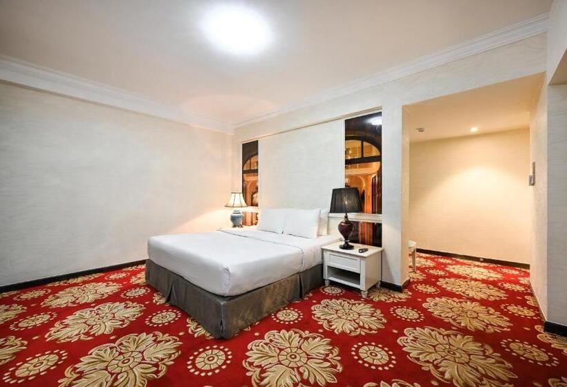 سوییت جونیور لوکس, California Saigon Hotel & Rooftop Pool