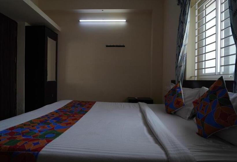 غرفة قياسية مزوَّدة بشُرفة, Vangal Nest Peelamedu Psg Stay