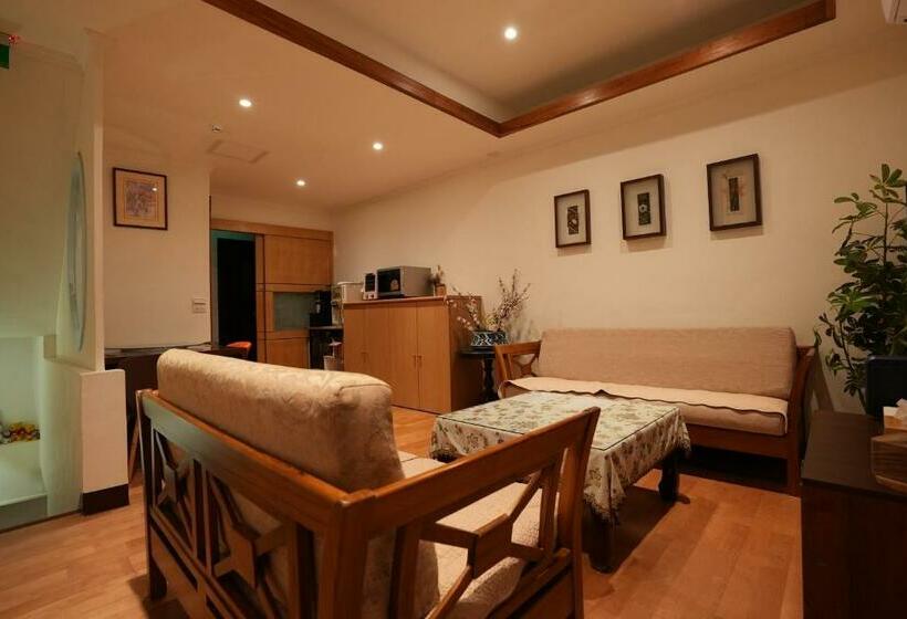 اتاق استاندارد با سرویس بهداشتی مشترک, Lemuju B&b