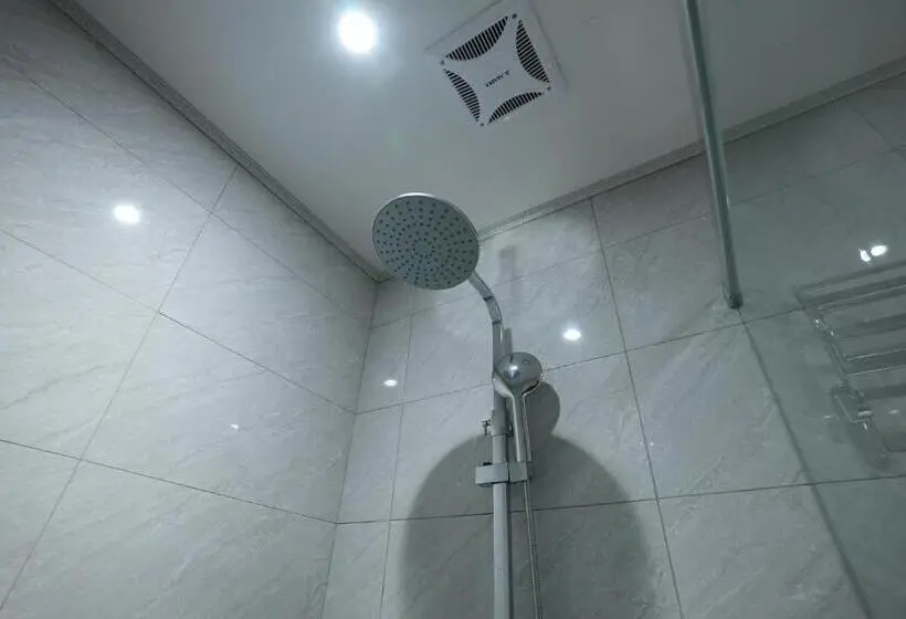 اتاق استاندارد چهار تخته, Lemuju B&b