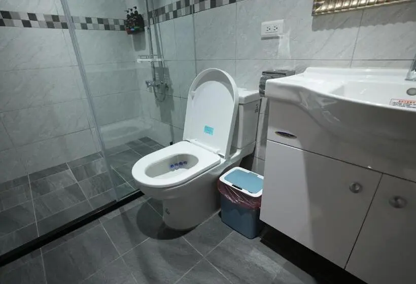 اتاق استاندارد چهار تخته, Lemuju B&b